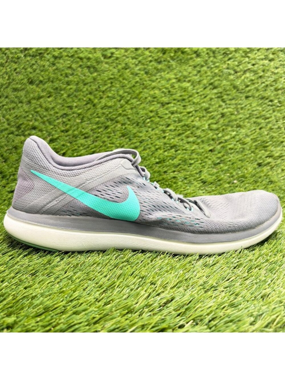 Nike Flex Run Womens Size 11 Gray White Athletic Running Walking Shoes Sneakers